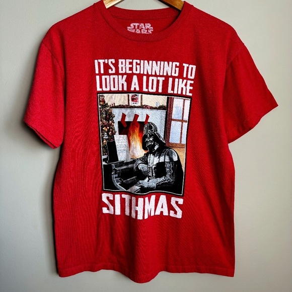 Star Wars Boys "It's beginning to look a lot like Sithmas" T-shirt X-Large Red - Picture 1 of 6